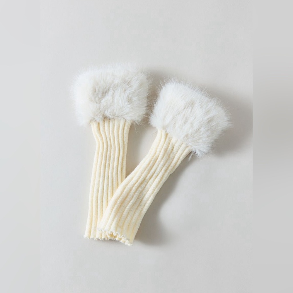 Urban Outfitters Faux Fur Handwarmer NWT - Ivory - Picture 2 of 5